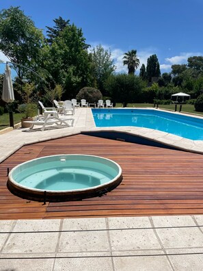 2 outdoor pools, pool umbrellas, pool loungers - La Masía Hotel Boutique (Chacras de Coria)