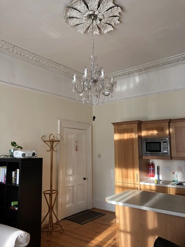 Dun Laoghaire- mins from Main Street and the sea - 8 beds