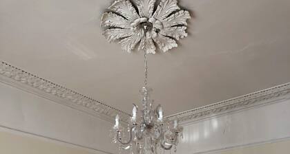 Dun Laoghaire- mins from Main Street and the sea - 8 beds