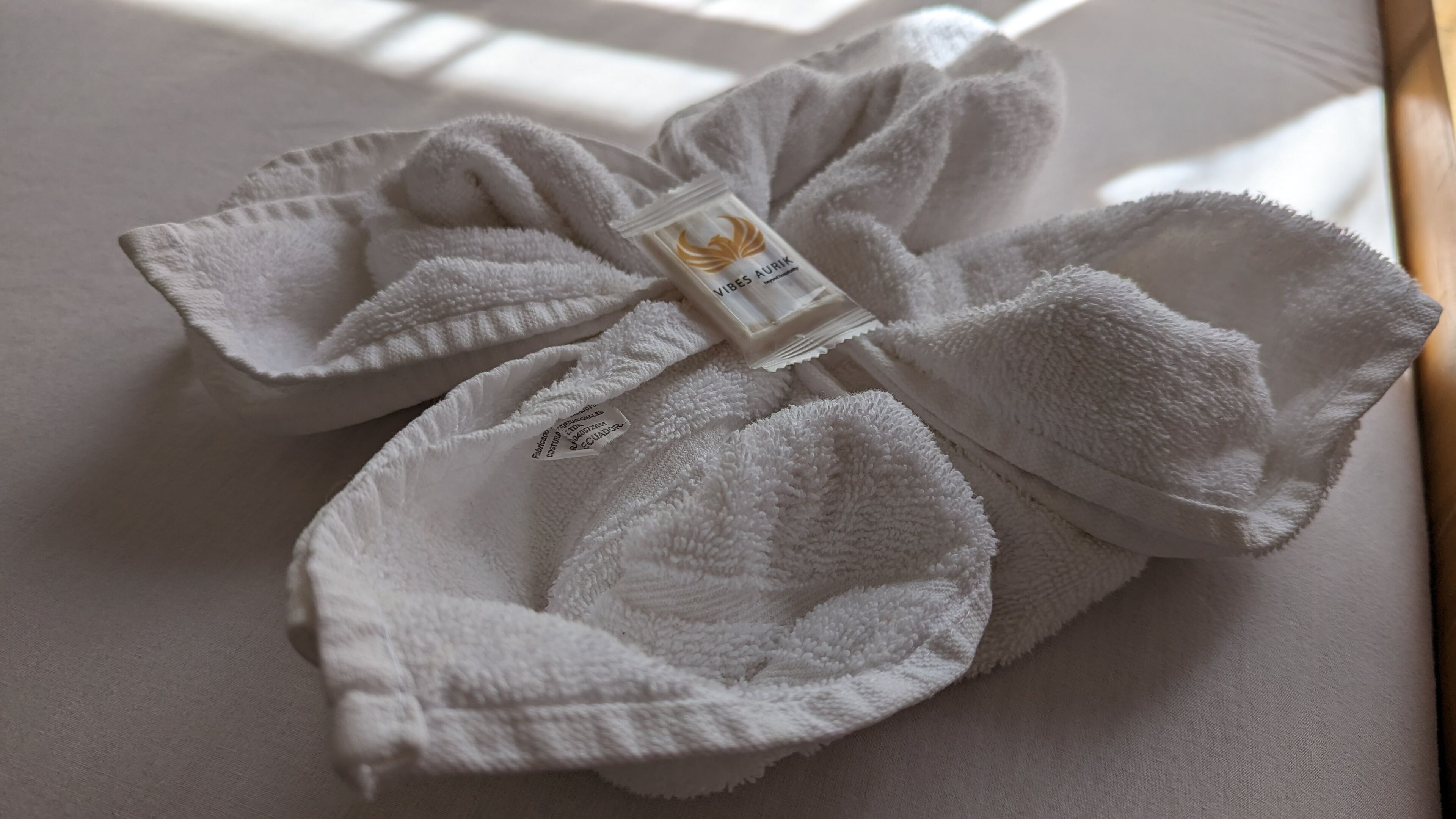 标准三人房 | 特色装修、免费 WiFi、床单