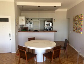 Dining - Seasonal rental, spacious 3-suite apartment, ideal for friends or family during Carnival. (Salvador)