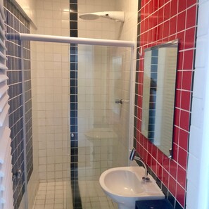 Shower, towels, toilet paper - Seasonal rental, spacious 3-suite apartment, ideal for friends or family during Carnival. (Salvador)