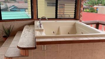 Luxury House, 2 Bedrooms, Jetted Tub (Volcano View) | Private spa tub