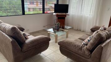 Luxury House, 2 Bedrooms, Jetted Tub (Volcano View) | Living area | Flat-screen TV, Netflix