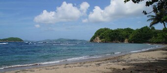 LE PETIT PARADIS VILLA T2Bis SEA VIEW, POOL, BEACH 200m