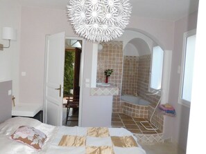 Bügeleisen/Bügelbrett, Reisekinderbett, kostenloses WLAN