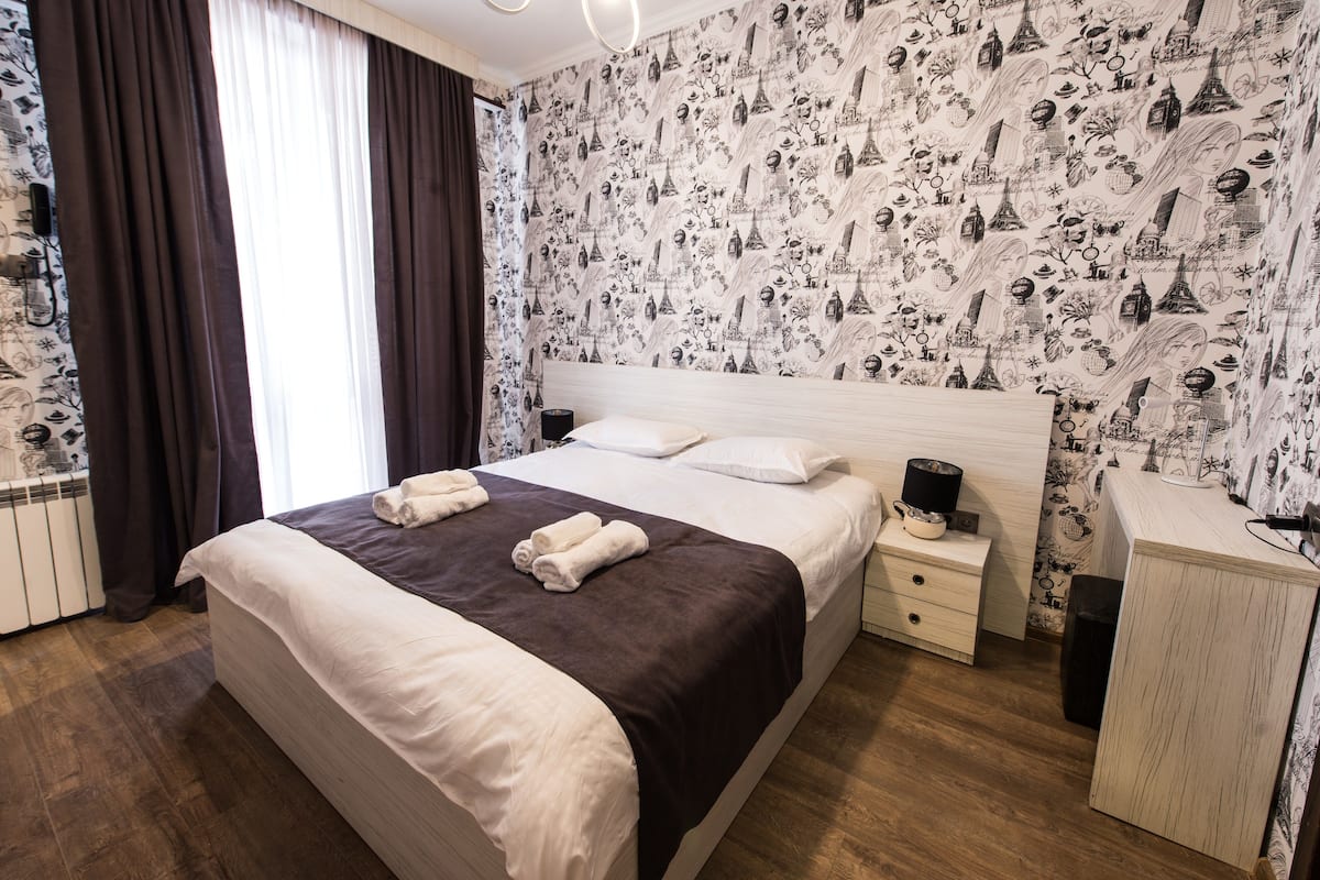 Comfort Double Room, 1 King Bed, Non Smoking | Desk, blackout drapes, cribs (surcharge), WiFi (free)