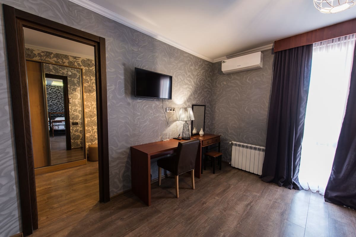 Classic Triple Room, Multiple Beds, City View | Desk, blackout drapes, cribs (surcharge), WiFi (free)