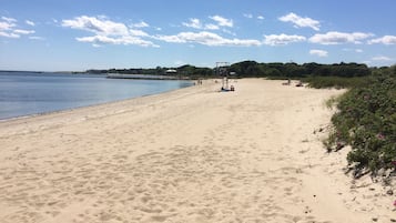 På stranden, liggestole, badehåndklæder