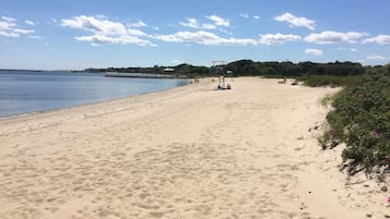 Praia | Perto da praia, espreguiçadeiras, toalhas de praia 