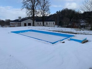 Utendørsbasseng