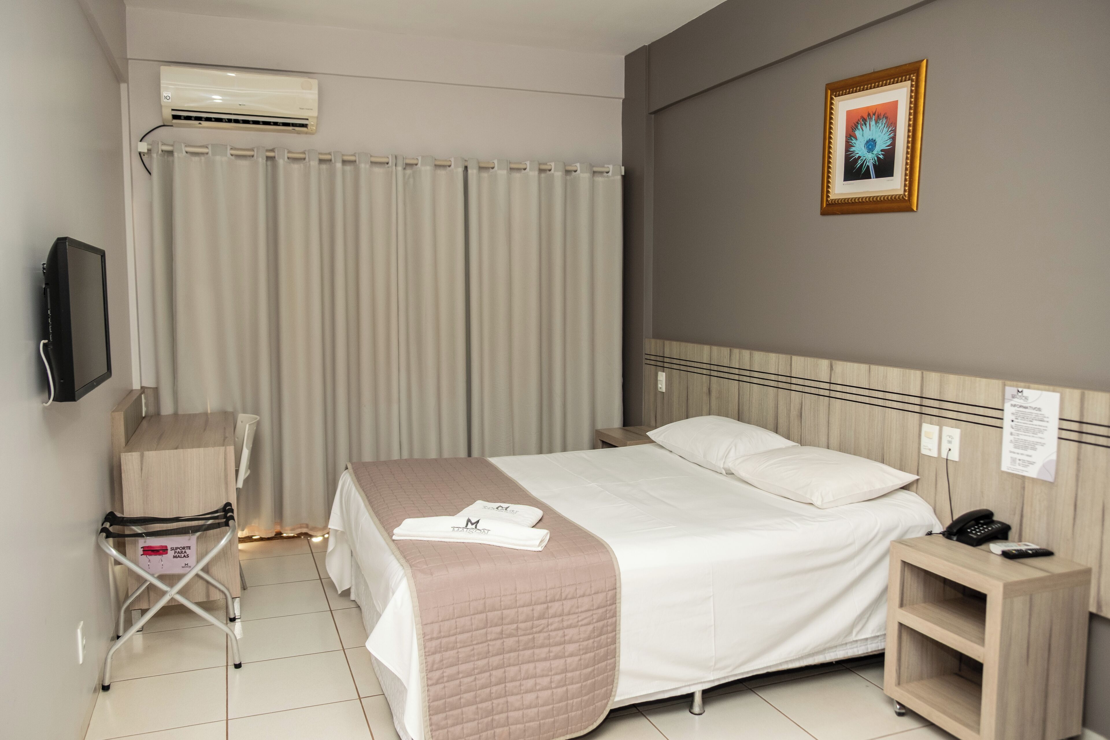 Minibar, cortinas blackout, sistema de insonorización y wifi gratis 