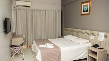 Minibar, cortinas blackout, sistema de insonorización y wifi gratis
