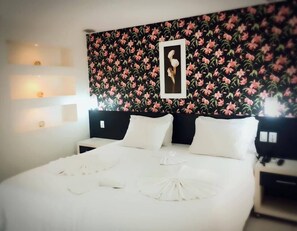 Minibar, blendingsgardiner, lydisolert og wi-fi (inkludert)