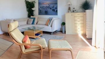 TV, libri, impianto stereo