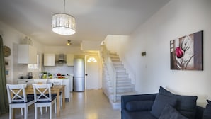 House, 2 Bedrooms | Living area - Kiti Beach Villa Marina 44 (Pervolia)