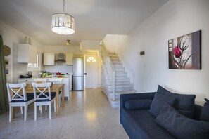 Maison, 2 chambres | Coin séjour