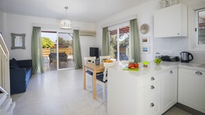 House, 2 Bedrooms | Living area - Kiti Beach Villa Marina 44 (Pervolia)