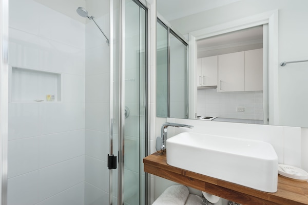 Shower, free toiletries, hair dryer, towels