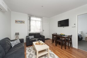 100-cm-Flachbildfernseher mit Digitalempfang, Smart-TV