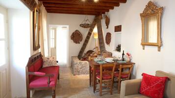 House, 1 Bedroom | Living area | Flat-screen TV