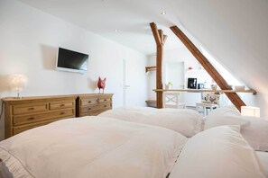 9 bedrooms, bed sheets