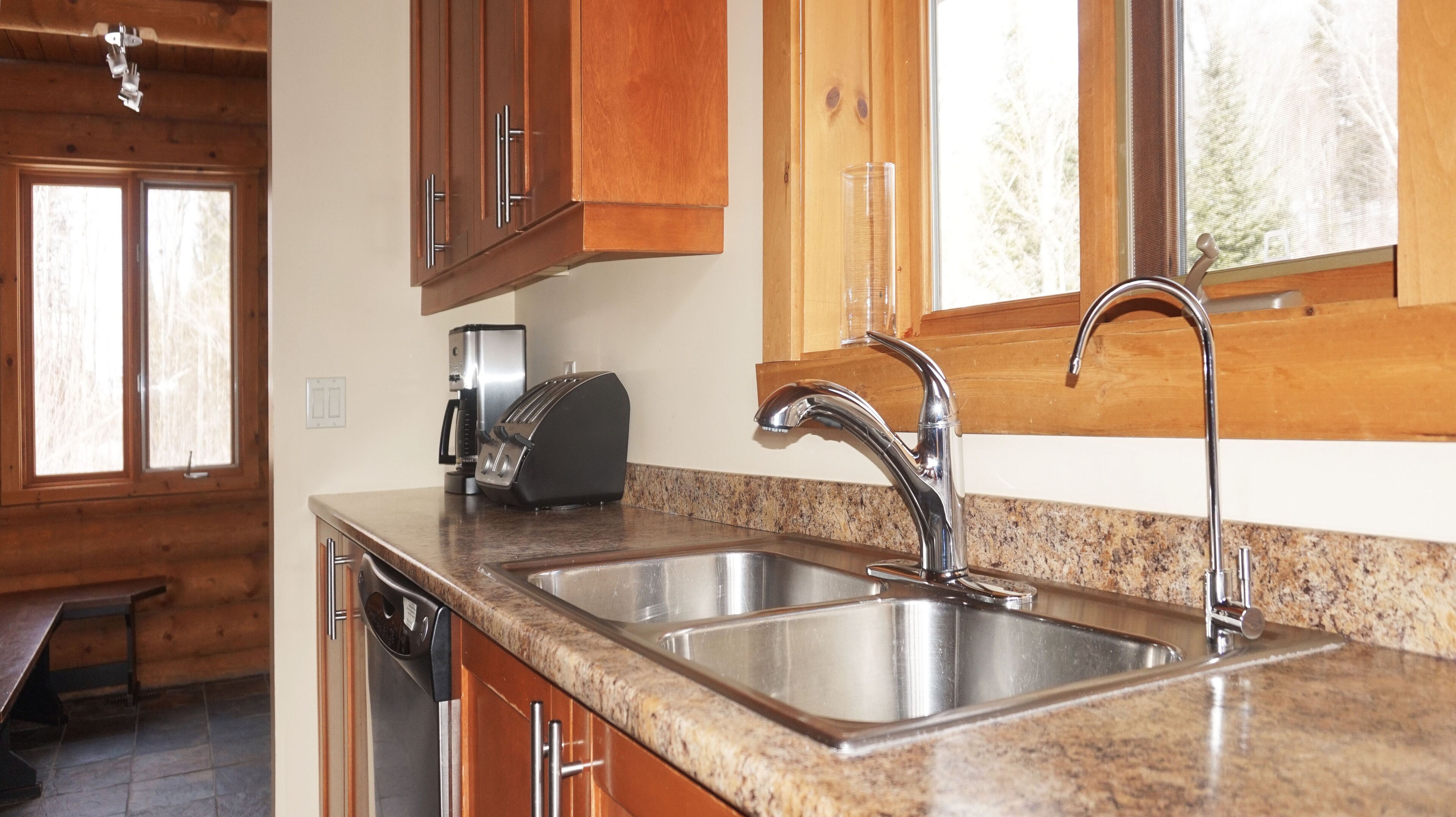 Log Cottage: 4 bedrooms, 3 bathrooms, Hot tub, Internet - 30 min Mont Tremblant