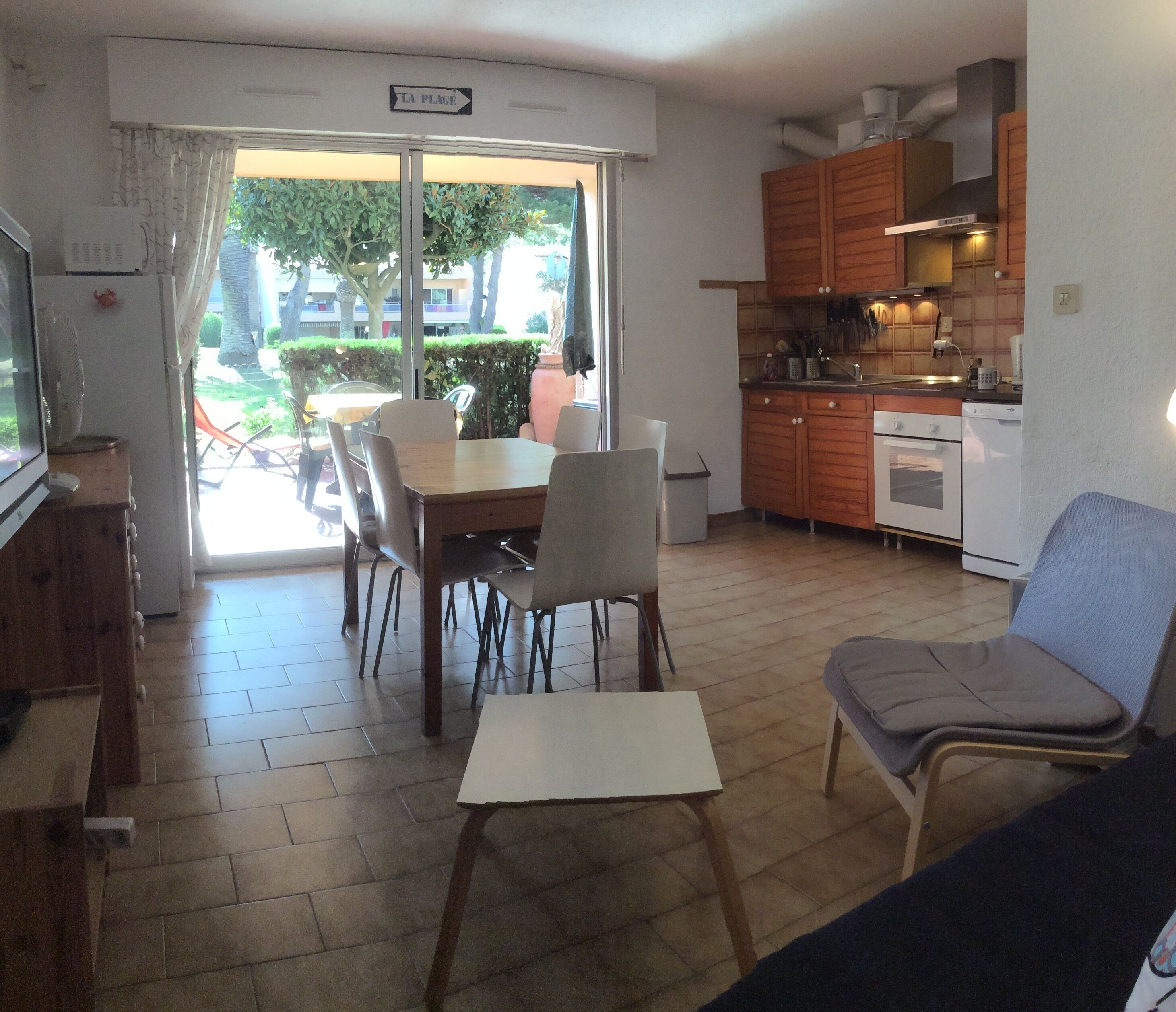 冰箱、微波炉、烤箱、炉灶