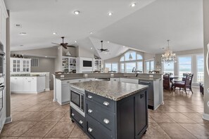 Fridge, microwave, oven, stovetop - 4099 - 3-2-1 Relax, private pool, designed for large families to enjoy with room for privacy (Duck)