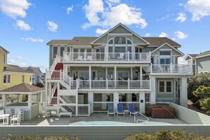 Exterior - 4099 - 3-2-1 Relax, private pool, designed for large families to enjoy with room for privacy (Duck)