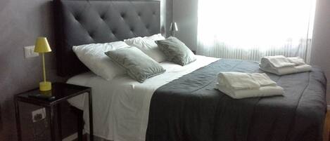 Bureau, chambres insonorisées, Wi-Fi gratuit, draps fournis