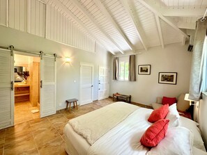 2 dormitorios, tabla de planchar con plancha, wifi y ropa de cama