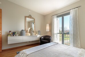 1 chambre, fer et planche à repasser, draps fournis