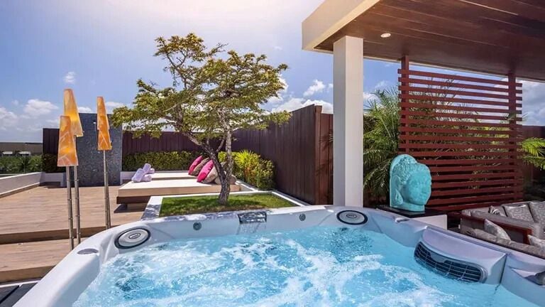 Three Bedroom Villa | Private spa tub
