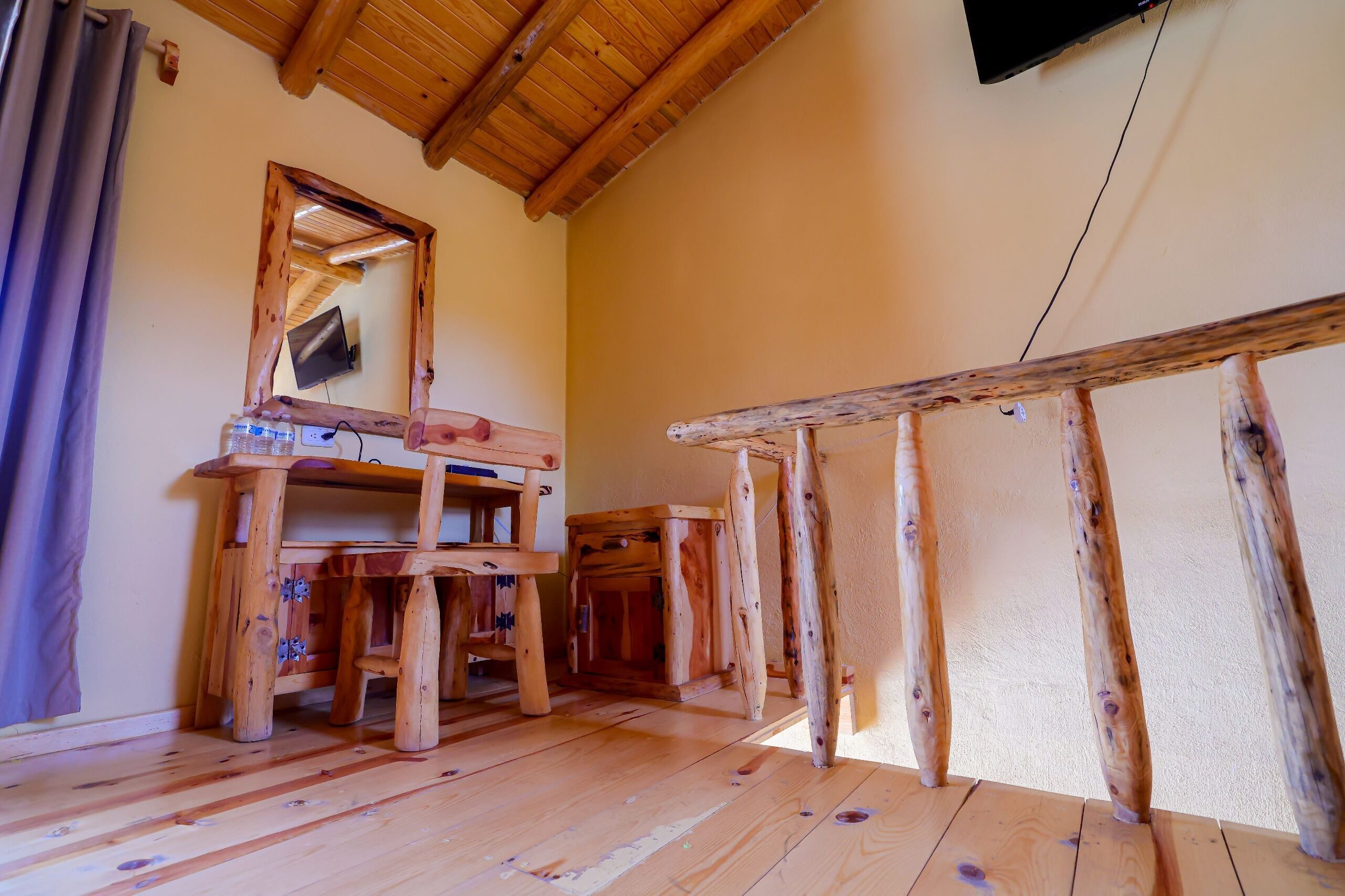 Cabaña, 2 habitaciones, para no fumadores | Área de sala de estar | Televisión de plasma 