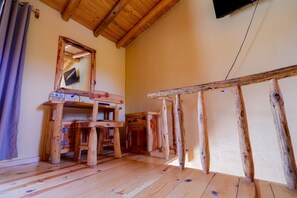 เคบิน, 2 ห้องนอน, ปลอดบุหรี่ | บริเวณนั่งเล่น | ทีวีจอพลาสมา