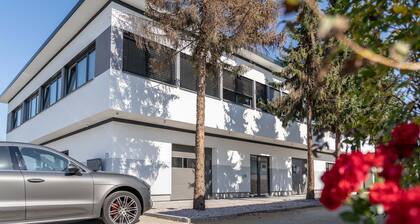 Nouvelle ouverture 2019 suite moderne avec trois chambres dans un endroit calme à proximité de la ville