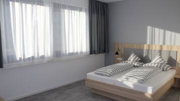 3 slaapkamers, een strijkplank/strijkijzer, wifi, beddengoed