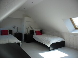 2 Schlafzimmer, Reisekinderbett, kostenloses WLAN, Bettwäsche