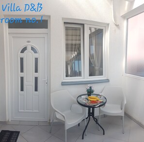 تناول الطعام بالخارج