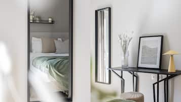 Panoramic Apartment | Egyptian cotton sheets, premium bedding, desk, laptop workspace