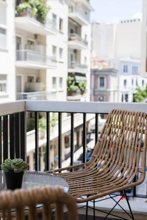 Apartment | Balcony - UPSTREET Central Cozy Apartments in Plaka (Athens)