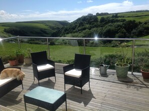 Terrace/patio - Stunning family home with sea views. 3 min drive to Trebarwith beach (treknow)