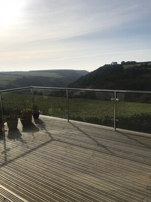 Terrace/patio - Stunning family home with sea views. 3 min drive to Trebarwith beach (treknow)