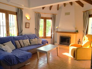 Télévision, cheminée