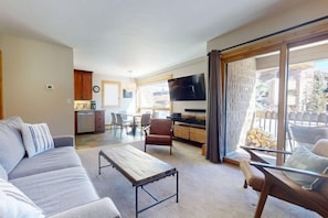 TV, fireplace - Vail 21 303 - 2 Bedroom Platinum (Vail)