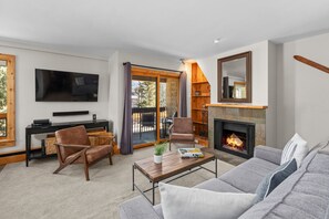 TV, fireplace - Vail 21 303 - 2 Bedroom Platinum (Vail)