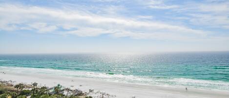 Aan het strand, ligstoelen aan het strand
