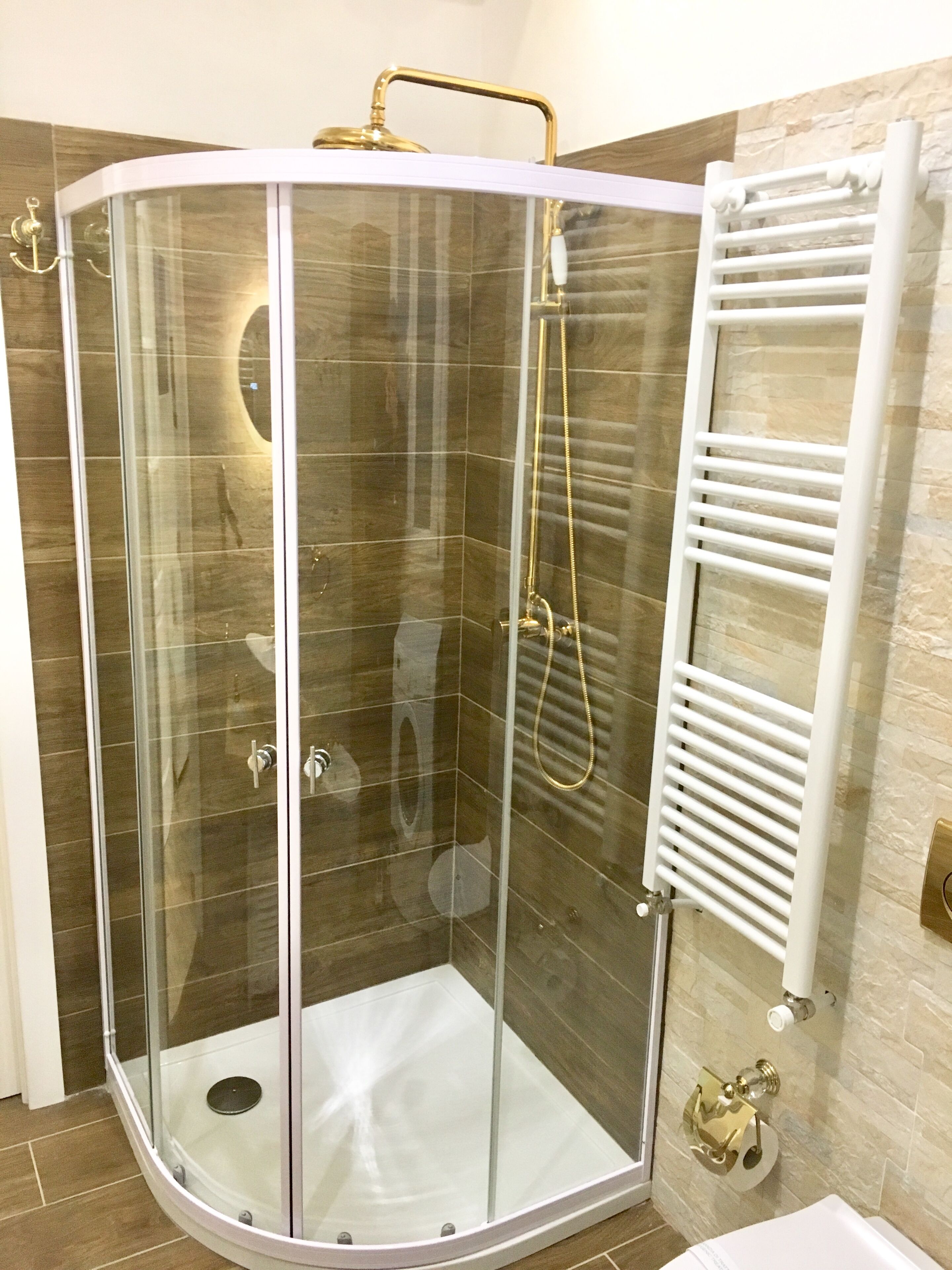 Handtücher, Seife, Shampoo, Toilettenpapier