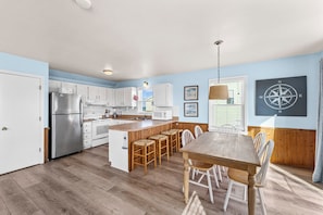 Fridge, microwave, oven, stovetop - 6002-Sunny Delight, Dog-Friendly Nags Head Oasis—90 Ft to Beach (South Nags Head)